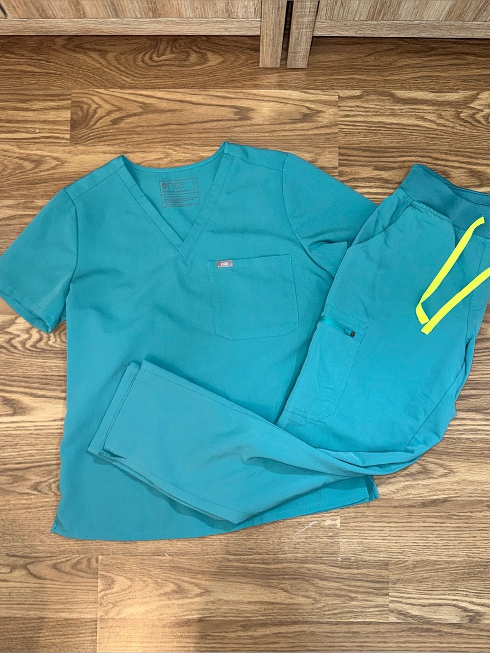 FIGS Hydrogreen Catarina Top & Yola Scrub Pants Set Medium